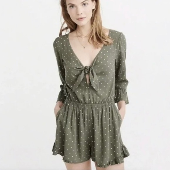 Abercrombie & Fitch Pants - Abercrombie & Fitch Sage Green White Polka Dot Front Tie Romper Size Medium
